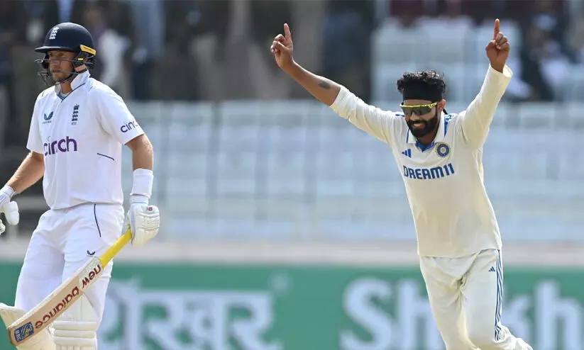 അവസാന മൂന്ന് വിക്കറ്റും എറിഞ്ഞിട്ട് ജദേജ; ഇംഗ്ലണ്ട് 353 റൺസിന് പുറത്ത് അവസാന മൂന്ന് വിക്കറ്റും എറിഞ്ഞിട്ട് ജദേജ; ഇംഗ്ലണ്ട് 353 റൺസിന് പുറത്ത്