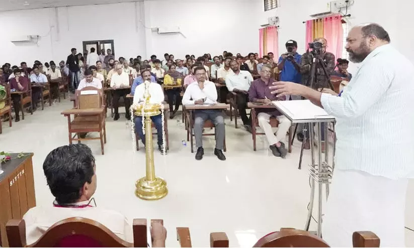 ഉന്നത വിദ്യാഭ്യാസ മേഖലയെ ശക്തിപ്പെടുത്തുകയാണ് സര്ക്കാര് ലക്ഷ്യമെന്ന് പി. രാജീവ് ഉന്നത വിദ്യാഭ്യാസ മേഖലയെ ശക്തിപ്പെടുത്തുകയാണ് സര്ക്കാര് ലക്ഷ്യമെന്ന് പി. രാജീവ്