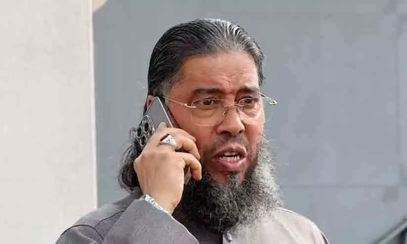 France deports Muslim cleric over remark on flag France deports Muslim cleric over remark on flag