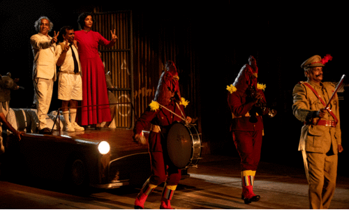 തിയറ്റർ തിരശ്ശീലക്കപ്പുറം