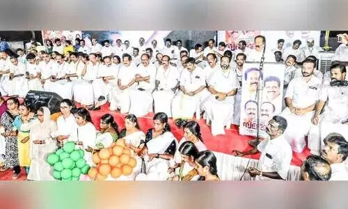 സ​മ​രാ​ഗ്നി​യാ​​ത്ര​ക്ക് മാ​വേ​ലി​ക്ക​ര​യി​ൽ ന​ൽ​കി​യ സ്വീ​ക​ര​ണ സ​മ്മേ​ള​നം ര​മേ​ശ് ചെ​ന്നി​ത്ത​ല ഉ​ദ്ഘാ​ടം ചെ​യ്യു​ന്നു