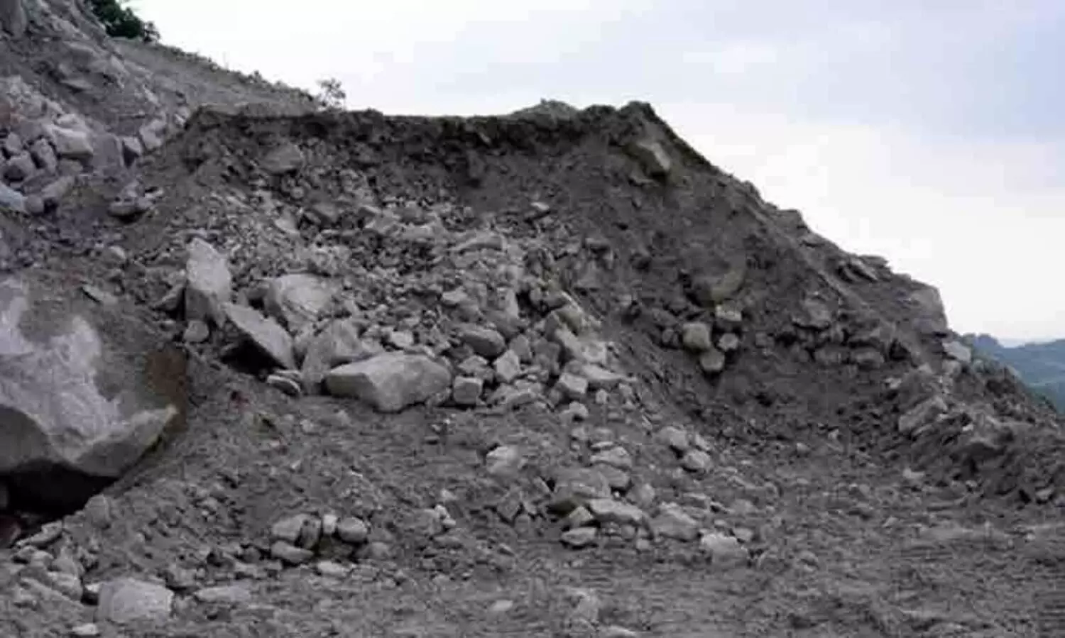 നിയമവിരുദ്ധ പാറ ഖനനം:  ക്വാറി ഉടമകൾക്ക് ഒന്നരക്കോടി പിഴ