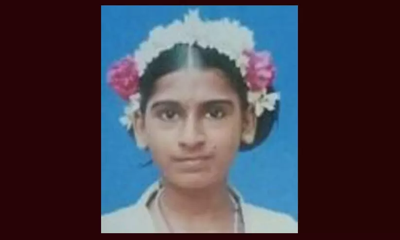 ചിപ്പി ശേഖരിക്കുന്നതിനിടെ തിരയിൽപെട്ട് രണ്ട് വിദ്യാർഥിനികൾ മരിച്ചു ചിപ്പി ശേഖരിക്കുന്നതിനിടെ തിരയിൽപെട്ട് രണ്ട് വിദ്യാർഥിനികൾ മരിച്ചു