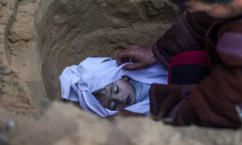 വിശന്നവരെയും കൊന്നു; ഭക്ഷണം കാത്തുനിന്നവർക്കുമേൽ ഇസ്രായേൽ ആക്രമണം വിശന്നവരെയും കൊന്നു; ഭക്ഷണം കാത്തുനിന്നവർക്കുമേൽ ഇസ്രായേൽ ആക്രമണം