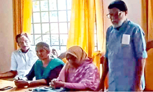 ഉ​ദ്ഘാ​ട​നം ചെ​യ്യു​ന്നു