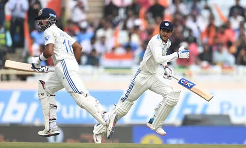 ഗില്ലിനും രോഹിത്തിനും അർധ സെഞ്ച്വറി; നാലാം ടെസ്റ്റിൽ ഇന്ത്യക്ക് അഞ്ചു വിക്കറ്റ് ജയം; പരമ്പര