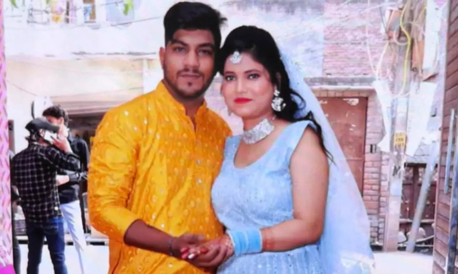 ഉല്ലാസയാത്രക്കിടെ നവവരൻ ഹൃദയാഘാതത്തെ തുടർന്ന് മരിച്ചു; വധു ഫ്ലാറ്റിൽ നിന്ന് ചാടി ജീവനൊടുക്കി