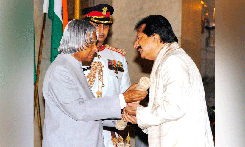 pankaj udhas recieves padmasree from APJ