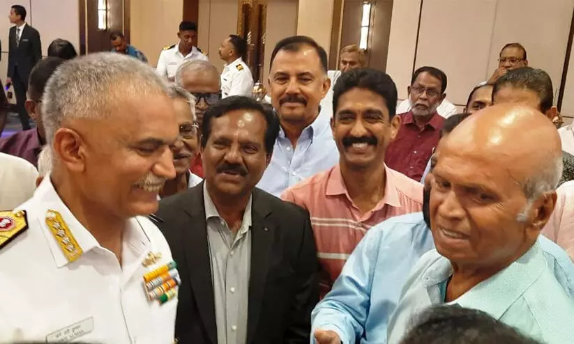 ഒരുവട്ടം കൂടി ആ പഴയ വിദ്യാലയത്തിലേക്ക്  നാവികസേനയുടെ തലവൻ ഹരികുമാർ എത്തി