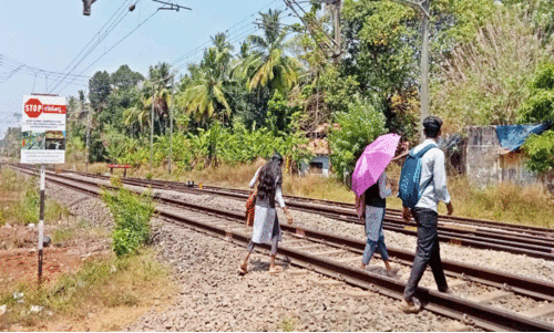 എ​ത്ര ജീ​വ​ൻ പൊ​ലി​യ​ണം, റെ​യി​ൽ​വേ മേ​ൽ​പാ​ലം പ​ണി​യാ​ൻ?