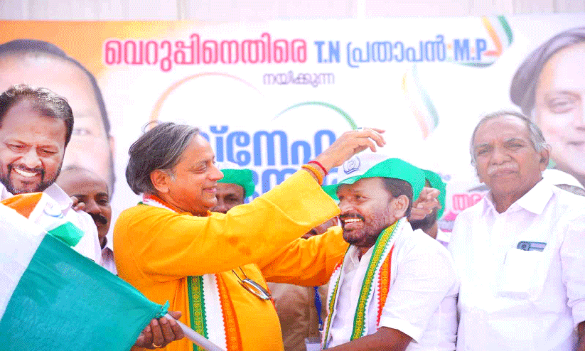 വാ​ഗ്ദാ​ന​ങ്ങ​ളെ​ല്ലാം പൊ​ളി​ഞ്ഞ ബി.​ജെ.​പി രാ​മ​ക്ഷേ​ത്രം പ​റ​ഞ്ഞ് വോ​ട്ടു​പി​ടി​ക്കു​ന്നു -ശ​ശി ത​രൂ​ര്‍