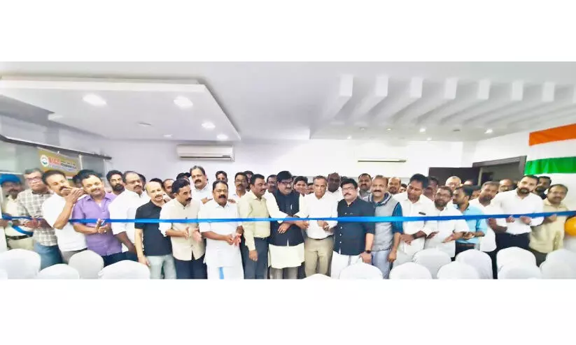 റിയാദ് ഒ.ഐ.സി.സിയുടെ ഓഫിസ് ‘സബർമതി’ ഉദ്ഘാടനം ചെയ്തു റിയാദ് ഒ.ഐ.സി.സിയുടെ ഓഫിസ് ‘സബർമതി’ ഉദ്ഘാടനം ചെയ്തു