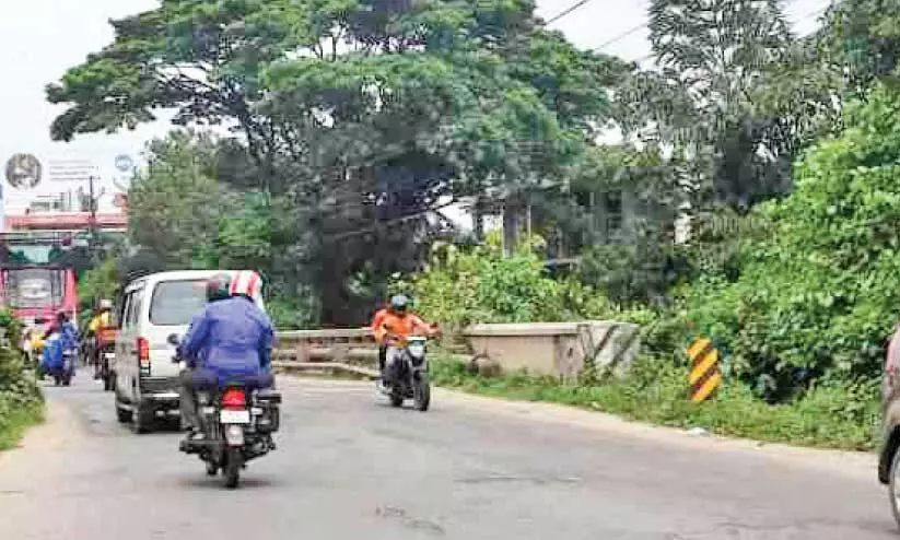 തോട്ടുപാലം തോട്ടുപാലം