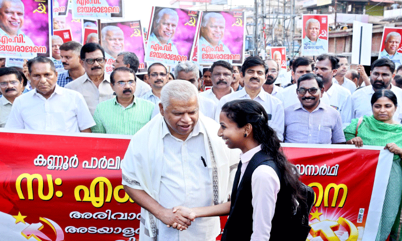 കളത്തിലിറങ്ങി ഇടതുമുന്നണി കളത്തിലിറങ്ങി ഇടതുമുന്നണി