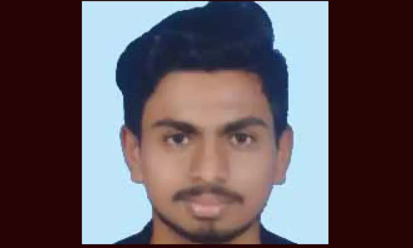 ഓടുന്ന ഷാസിയിൽ ചാടിക്കയറുന്നതിനിടെ വീണ് യുവാവിന് ദാരുണാന്ത്യം ഓടുന്ന ഷാസിയിൽ ചാടിക്കയറുന്നതിനിടെ വീണ് യുവാവിന് ദാരുണാന്ത്യം