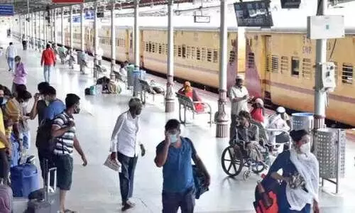 റെ​യി​ൽ​വേ സ്റ്റേ​ഷ​ൻ