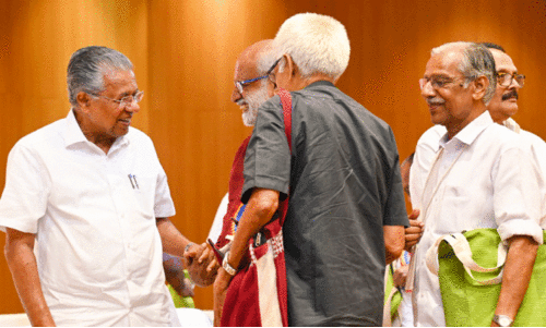 മുതിർന്ന പൗരന്മാരുമായി കൂടിക്കാഴ്ച; ക്ഷേമപെൻഷൻ വിതരണത്തിലും കേന്ദ്രവിഹിതം ലഭിക്കുന്നില്ല -മുഖ്യമന്ത്രി