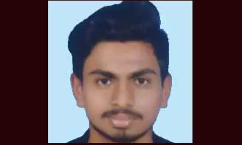 ഓടുന്ന ഷാസിയിൽ ചാടിക്കയറുന്നതിനിടെ വീണ് യുവാവിന് ദാരുണാന്ത്യം