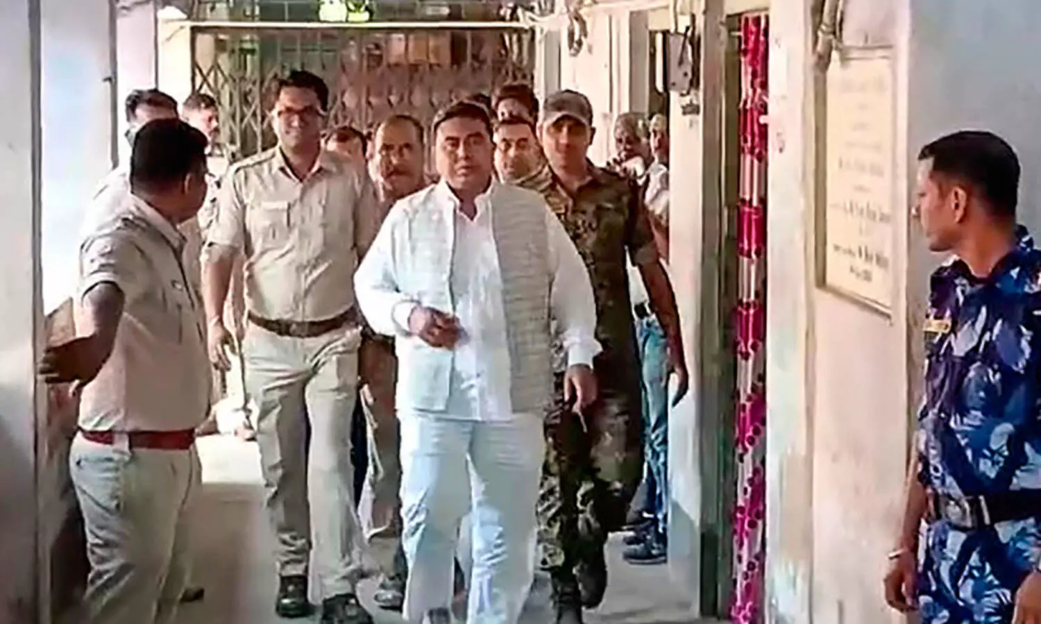 ഷാജഹാൻ ശൈഖ് പിടിയിൽ; കൈയൊഴിഞ്ഞ് തൃണമൂൽ