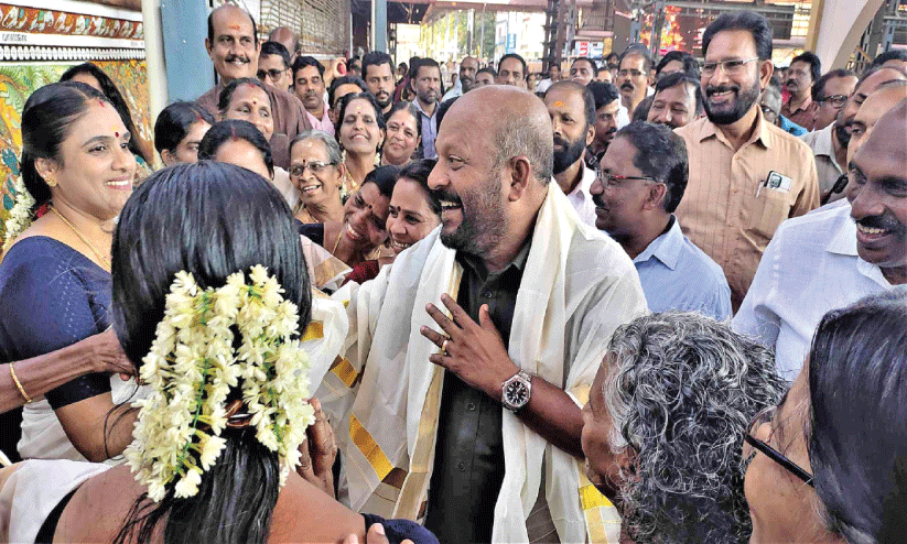 വോ​ട്ടു​ത്സ​വ ആ​ര​വ​ങ്ങ​ളോ​ടെ സു​നി​ല്‍കു​മാ​ര്‍ ക്ഷേ​ത്ര ന​ഗ​രി​യി​ല്‍