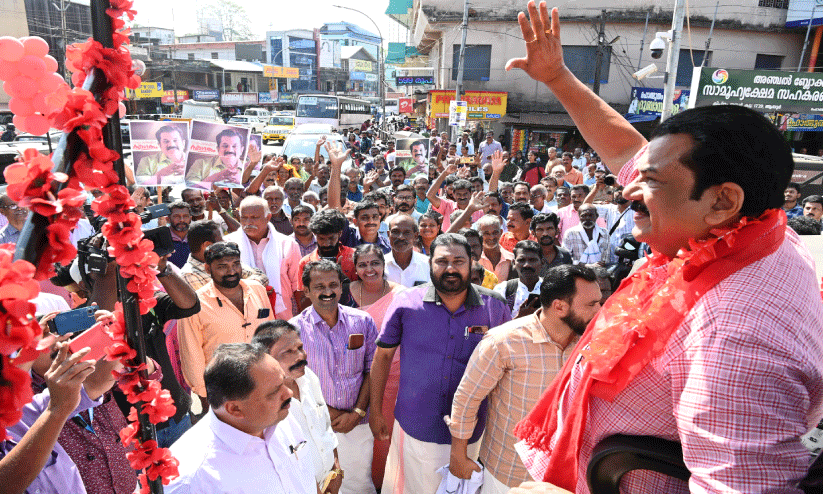 കൊല്ലം തെരഞ്ഞെടുപ്പ് ചൂടിലേക്ക് കൊല്ലം തെരഞ്ഞെടുപ്പ് ചൂടിലേക്ക്