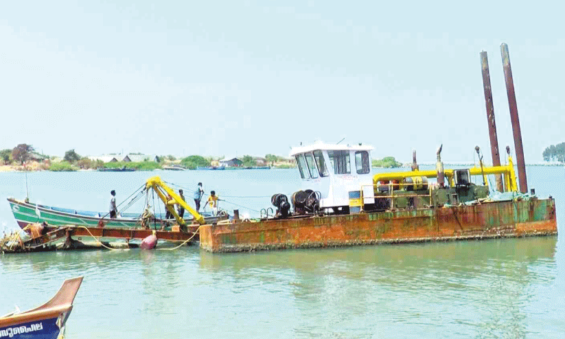 dredger at ponnani harbour