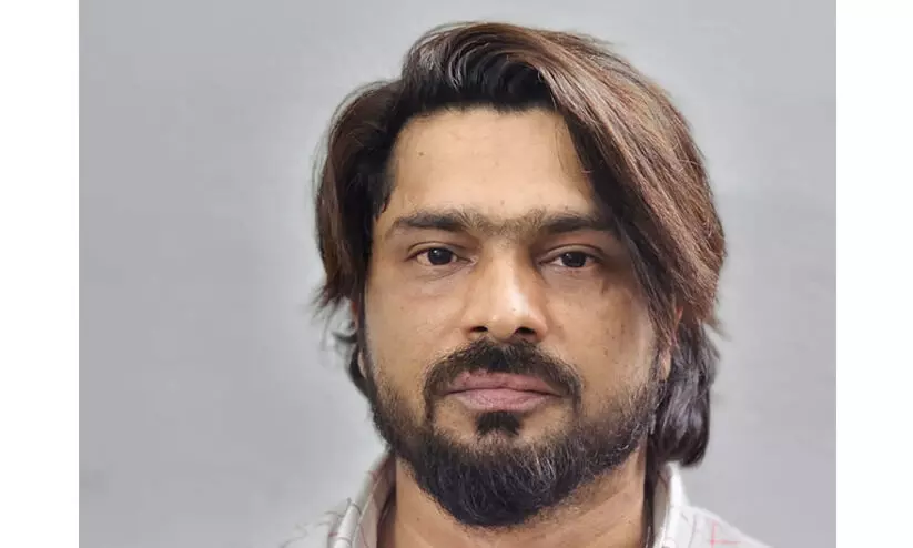 196 ഗ്രാം കഞ്ചാവുമായി കോഴിക്കോട് സ്വദേശി പിടിയില് 196 ഗ്രാം കഞ്ചാവുമായി കോഴിക്കോട് സ്വദേശി പിടിയില്