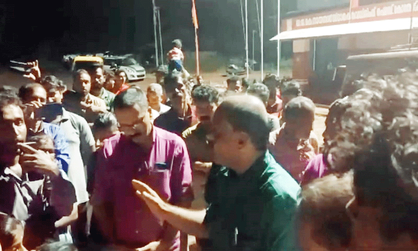 പ്ലാസ്റ്റിക് റീ സൈക്ലിങ് കമ്പനി ഉപരോധിച്ചു; സംഘർഷം പ്ലാസ്റ്റിക് റീ സൈക്ലിങ് കമ്പനി ഉപരോധിച്ചു; സംഘർഷം