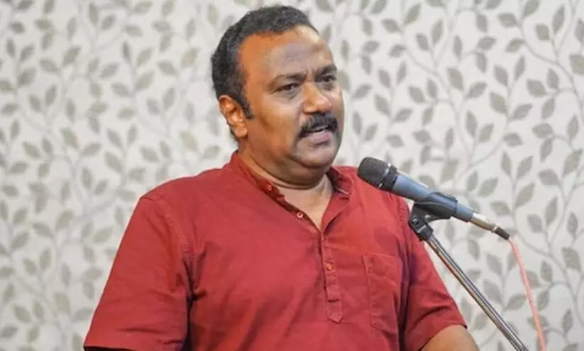വിദ്യാർഥിനികളോട് ലൈംഗികാതിക്രമം: കേന്ദ്ര വാഴ്സിറ്റി അധ്യാപകന് വീണ്ടും സസ്പെൻഷൻ വിദ്യാർഥിനികളോട് ലൈംഗികാതിക്രമം: കേന്ദ്ര വാഴ്സിറ്റി അധ്യാപകന് വീണ്ടും സസ്പെൻഷൻ