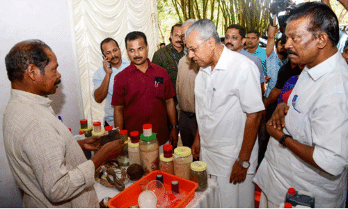 പാരമ്പ​ര്യ വൈദ്യത്തെ കാലാനുസൃതമായി നവീകരിക്കണം -മുഖ്യമന്ത്രി