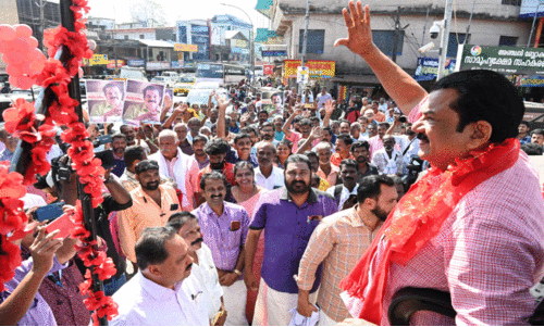കൊല്ലം തെരഞ്ഞെടുപ്പ് ചൂടിലേക്ക് കൊല്ലം തെരഞ്ഞെടുപ്പ് ചൂടിലേക്ക്