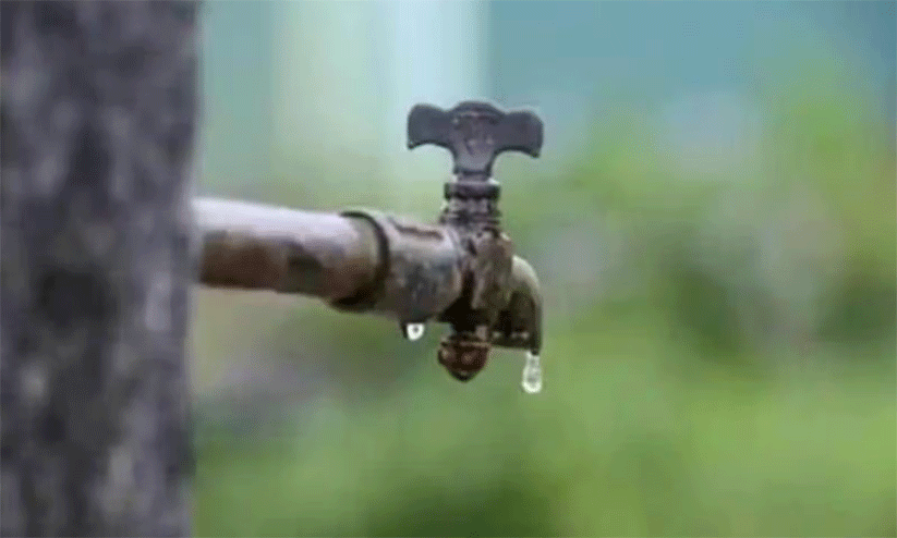 റോഡ് നിർമാണത്തിടെ പൈപ്പ് പൊട്ടി; വഞ്ചിയൂർ, പാറ്റൂർ, പേട്ട ഭാഗത്ത് കുടിവെള്ളം മുടങ്ങി റോഡ് നിർമാണത്തിടെ പൈപ്പ് പൊട്ടി; വഞ്ചിയൂർ, പാറ്റൂർ, പേട്ട ഭാഗത്ത് കുടിവെള്ളം മുടങ്ങി