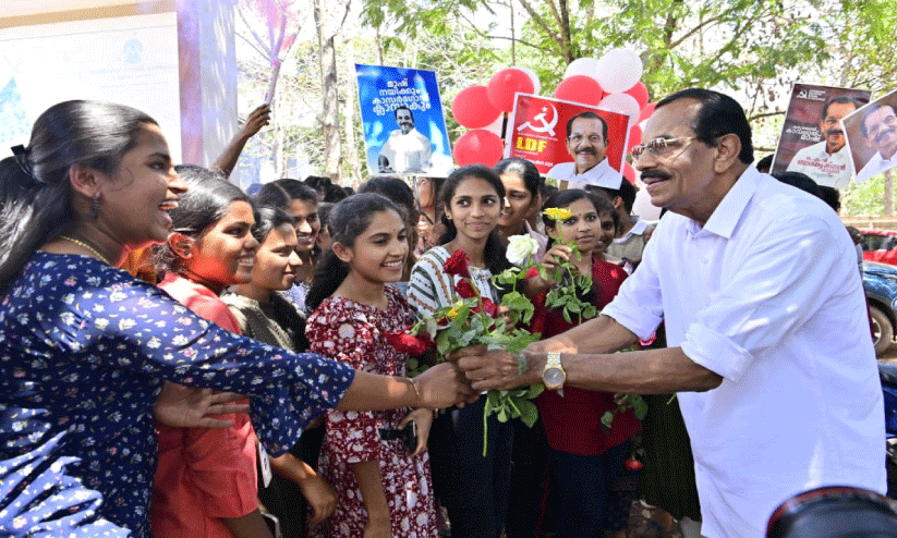 ക​ലാ​ല​യ വൈ​ബി​ൽ ബാ​ല​കൃ​ഷ്ണ​ൻ മാ​ഷ്...