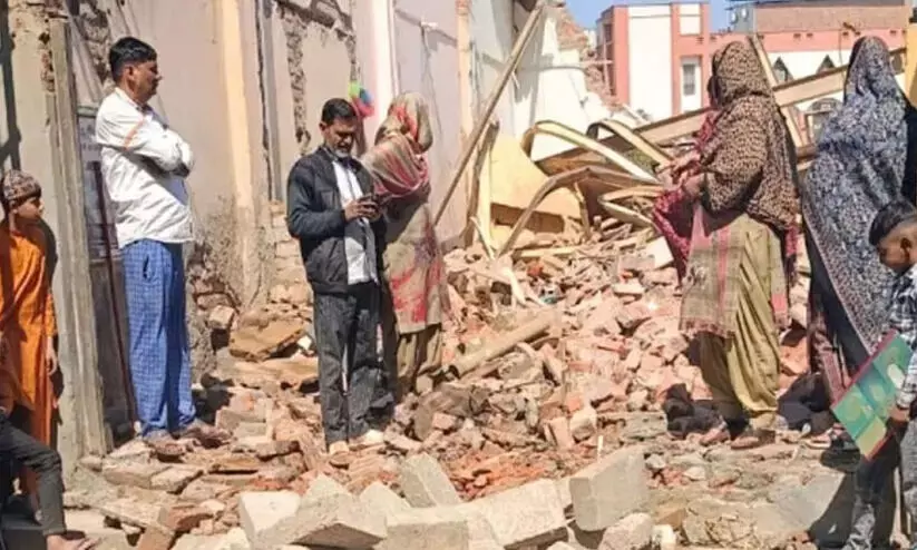 വീട് പൊളിച്ച സ്ഥലത്തുനിന്ന് മാറില്ലെന്ന് വക്കീൽ ഹസൻ