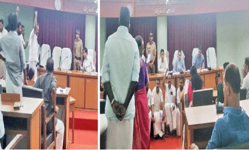 ബഹളത്തിനിടെ കോ​ഴി​ക്കോ​ട് ജില്ല പഞ്ചായത്ത് ആസൂത്രണ സമിതി തെരഞ്ഞെടുപ്പ്; ബഹിഷ്കരണം, ഇറങ്ങിപ്പോക്ക്