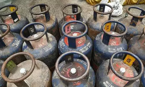 വാണിജ്യ പാചകവാതക സിലിണ്ടറിന്റെ വില വീണ്ടും വർധിപ്പിച്ച് കമ്പനികൾ