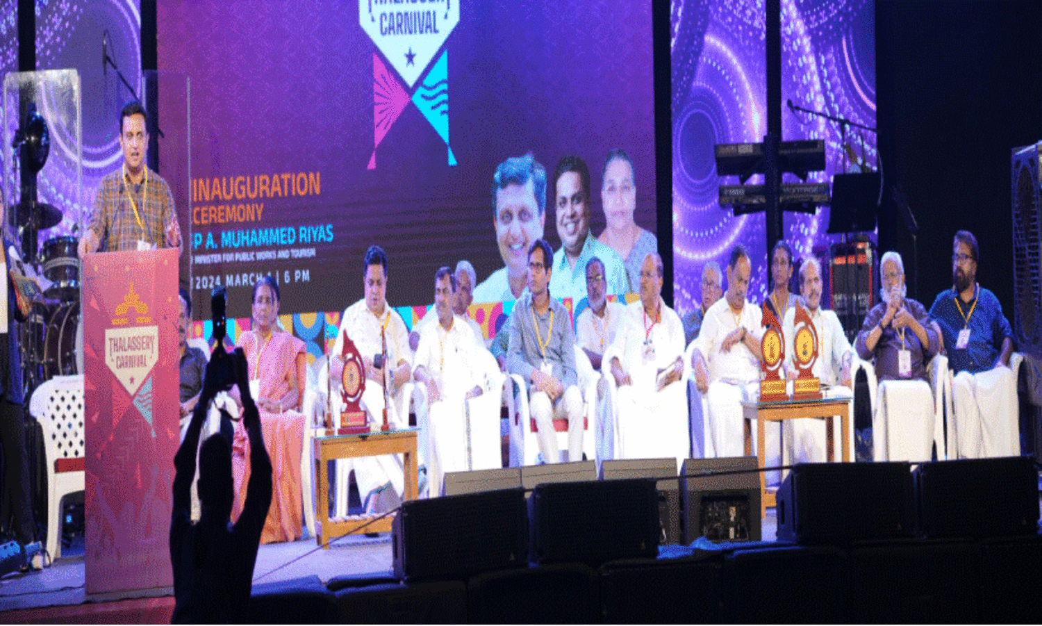 തലശ്ശേരി കാർണിവലിന് തുടക്കം