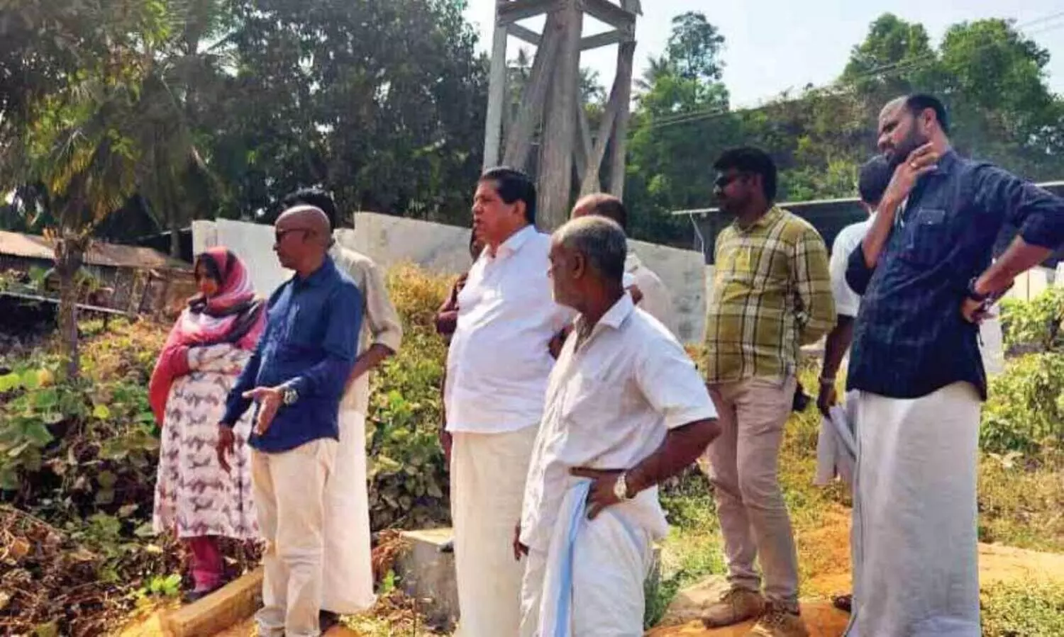 സ്ഥ​ലം സ​ന്ദ​ർ​ശി​ക്കു​ന്നു