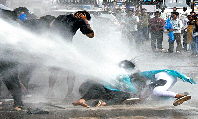 സിദ്ധാർഥന്‍റെ മരണം; കെ.എസ്​.യു സെക്ര​േട്ടറിയറ്റ്​ മാർച്ചിൽ സംഘർഷം