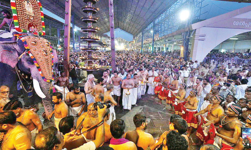 ഗു​രു​വാ​യൂ​ര്‍ ഉ​ത്സ​വ​ത്തി​ന് ആ​റാ​ട്ടോ​ടെ കൊ​ടി​യി​റ​ക്കം