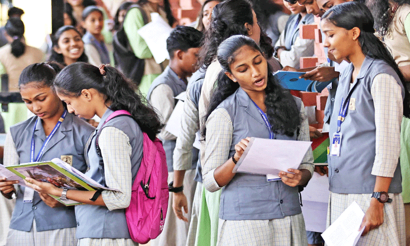 തു​ട​ങ്ങി, പ​രീ​ക്ഷ​ക്കാ​ലം