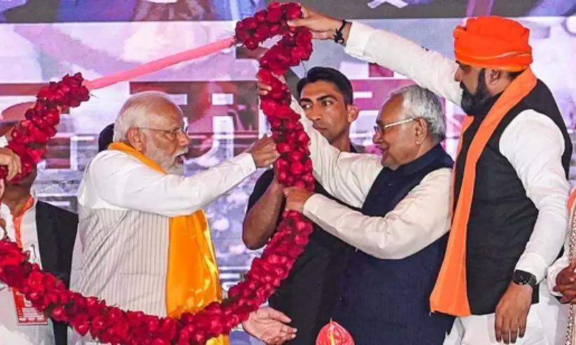 Nitish Kumar meets Narendra Modi Nitish Kumar meets Narendra Modi