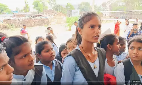 കുട്ടിയുടെ കൈപ്പിഴക്ക് കുറ്റം മുസ്‍ലിം അധ്യാപകർക്ക്; ലൗ ജിഹാദ് ആരോപിച്ച് മൂന്ന് അധ്യാപകർക്ക് സസ്പെൻഷൻ