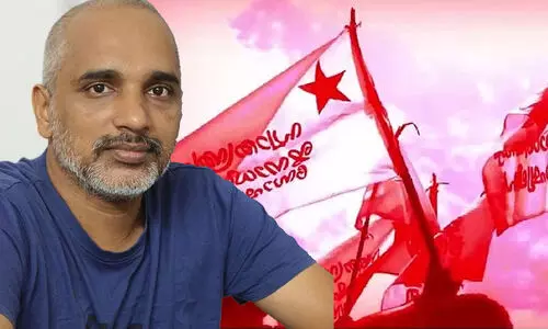 ‘ദുർബലരുടെ ചോരകൊണ്ടല്ല, അവർക്കുവേണ്ടി ചിന്തുന്ന ചോരകൊണ്ടല്ലേ കൊടിയിലെ നക്ഷത്രം ചുവപ്പിക്കേണ്ടത്?’