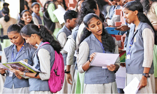 തു​ട​ങ്ങി, പ​രീ​ക്ഷ​ക്കാ​ലം