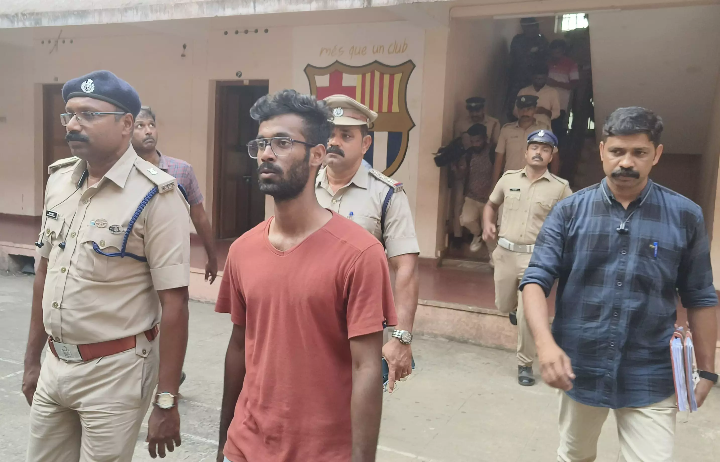 സിദ്ധാർഥന്റെ മരണം; ആക്രമിക്കാൻ ഉപയോഗിച്ച ആയുധങ്ങള് കണ്ടെത്തി സിദ്ധാർഥന്റെ മരണം; ആക്രമിക്കാൻ ഉപയോഗിച്ച ആയുധങ്ങള് കണ്ടെത്തി