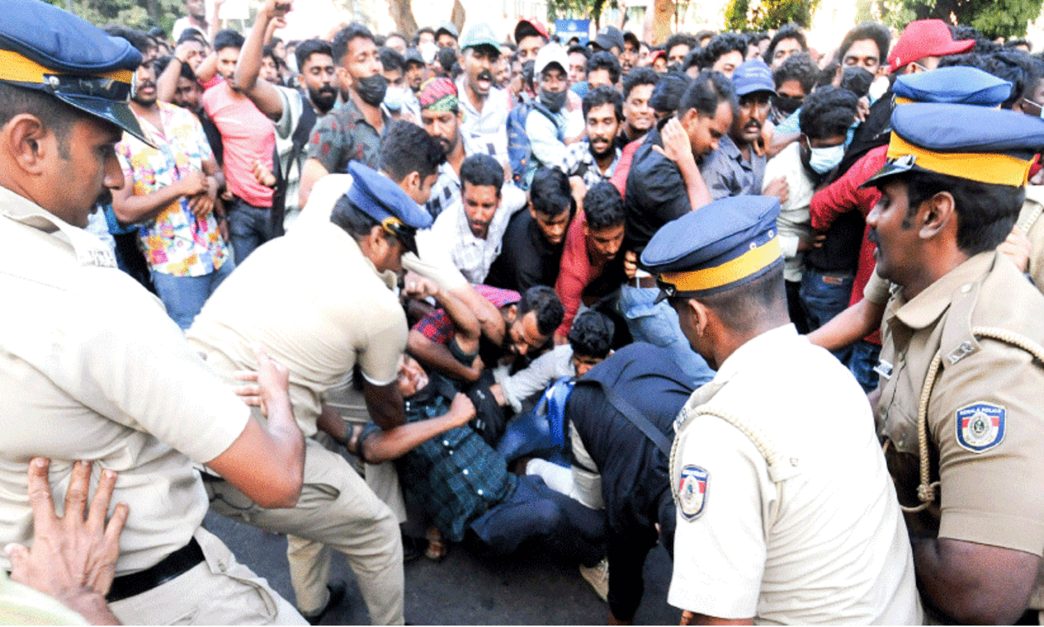 ഒത്തുതീർപ്പും അനുരഞ്ജനവും പാളി; നിയമന കണക്ക്​ നിരത്തി പൊലീസ്​ ആസ്ഥാനം, തെറ്റെന്ന്​ ഉദ്യോഗാർഥികൾ