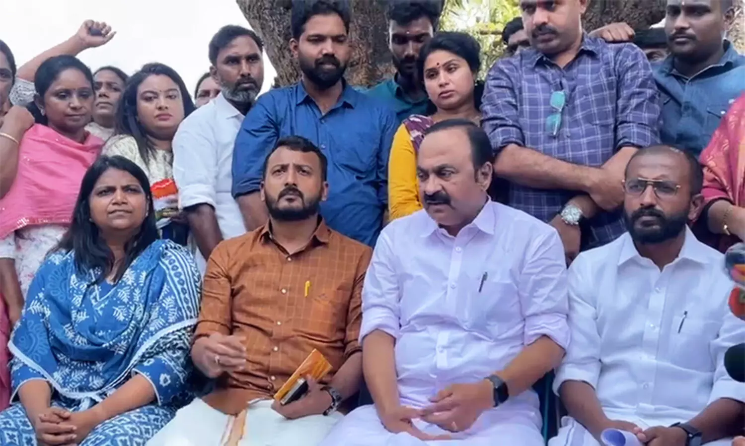 congress leaders protest