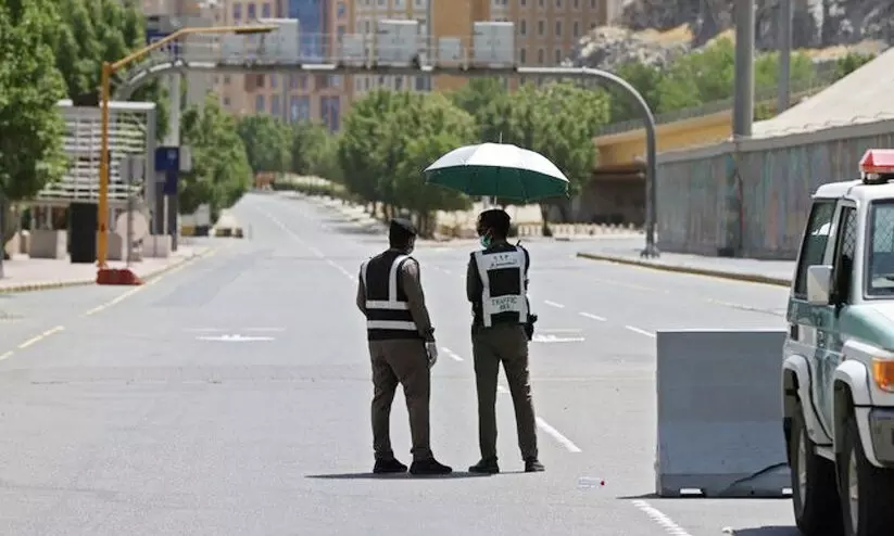 നിയമലംഘകരെ തേടി പൊലീസ്; ഒരാഴ്ചക്കിടെ പിടിയിലായത് 14,955 വിദേശികൾ നിയമലംഘകരെ തേടി പൊലീസ്; ഒരാഴ്ചക്കിടെ പിടിയിലായത് 14,955 വിദേശികൾ
