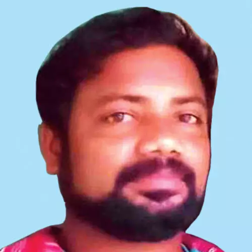 നേ​ർ​ച്ച കാ​ണാ​ൻ പോ​യ യു​വാ​വ് തോ​ട്ടി​ല്‍ മ​രി​ച്ച നി​ല​യി​ല്‍